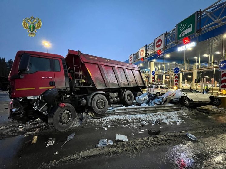 Подробности смертельной аварии с участием грузовика на пункте оплаты проезда