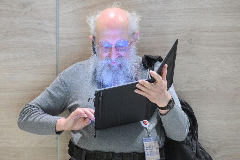 Вассерман отверг идею о запрете рассылок интимных фото. «Ханжество, истерика и перебор»