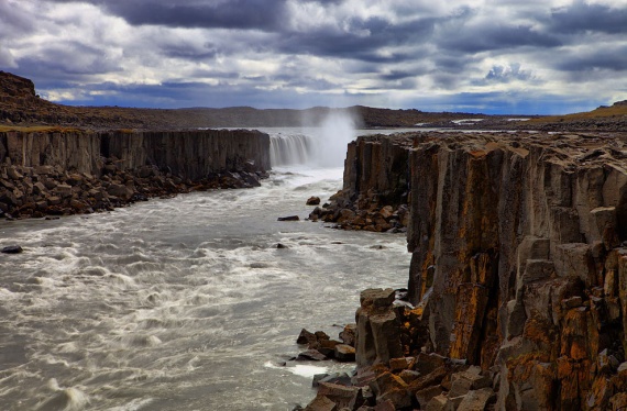 Король водопадов: исландский Деттифосс, низвергающийся с высоты