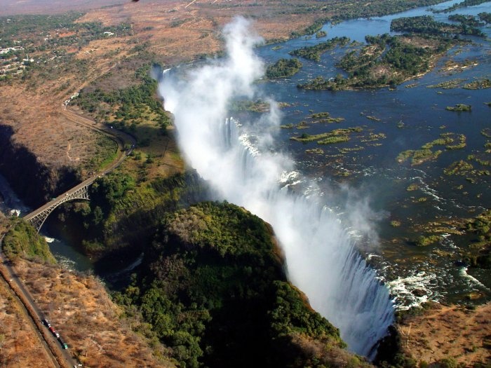 Гремящий дым: завораживающие виды водопада Виктория