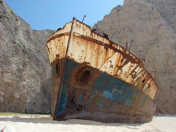 Бухта кораблекрушения: красивый уголок Греции, скрытый от посторонних взглядов