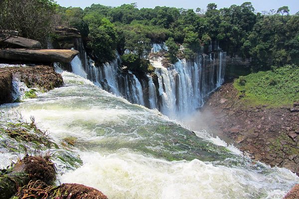 Водопад Каландула — жемчужина Анголы