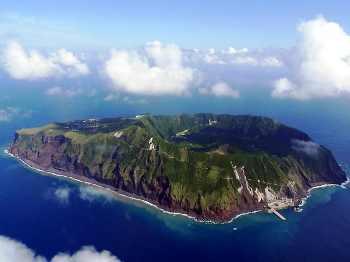 Живут как на вулкане: японский остров Аогашима