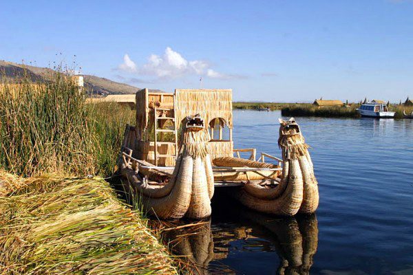 Уникальные плавучие острова озера Титикака