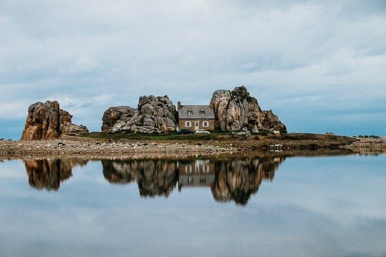 Очаровательный Дом между скалами