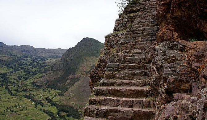 10 самых жутких лестниц мира, пройтись по которым соглашаются только смельчаки