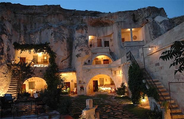 Впечатляющие пещерные отели