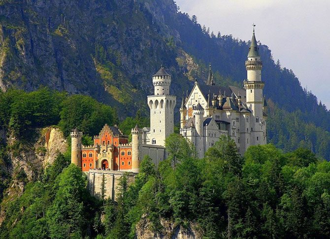 Нойшванштейн — один из красивейших замков в мире