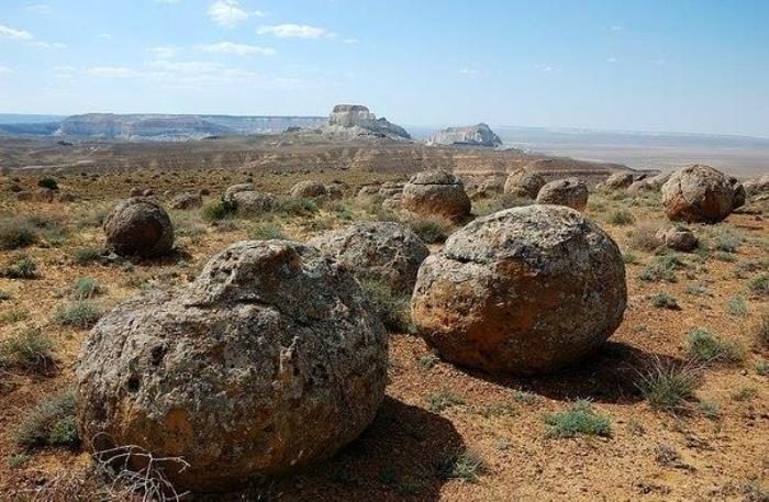 Таинственное место в Казахстане: Долина каменных шаров
