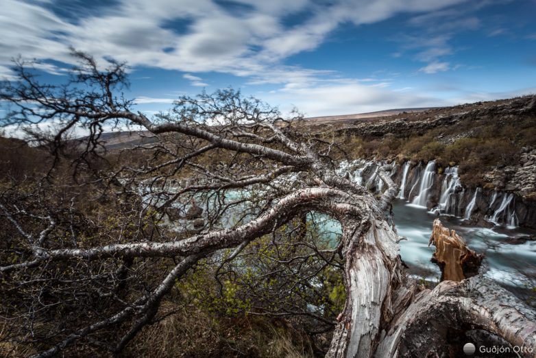 Дивной красоты водопад в Исландии