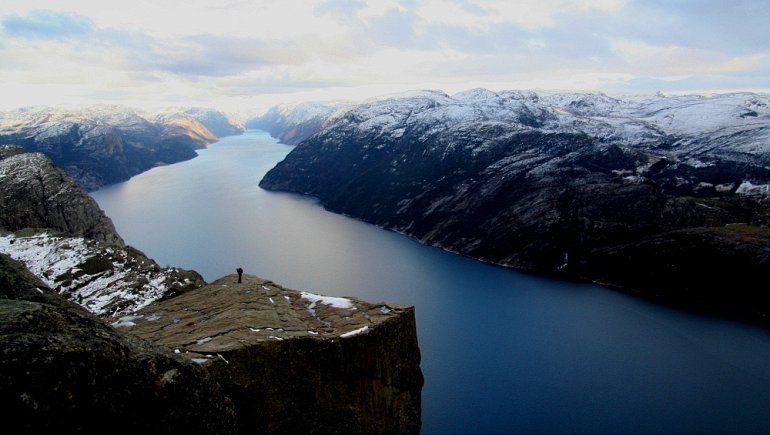 Величие норвежской природы - скала Прекестулен