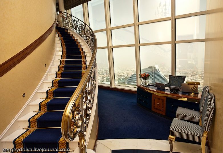 Самый роскошный отель в мире: БурджАаль Араб