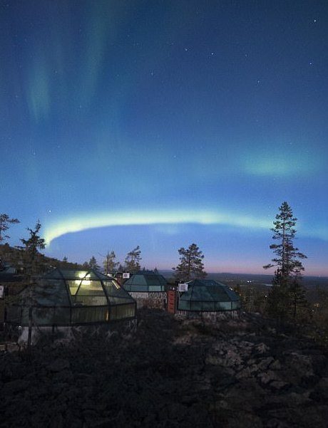 В Финляндии стеклянный иглу-отель позволяет любоваться северным сиянием