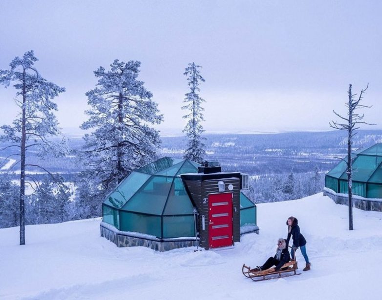 В Финляндии стеклянный иглу-отель позволяет любоваться северным сиянием