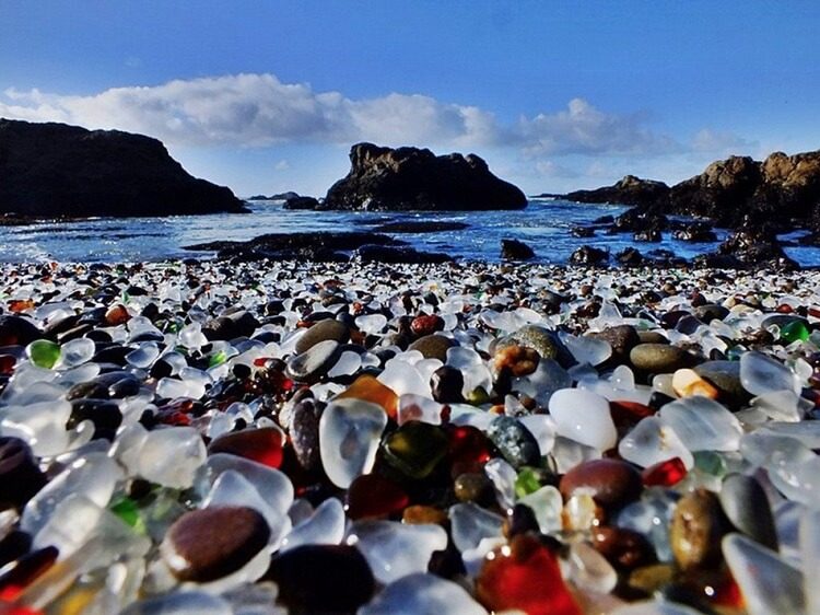 Самые удивительные пляжи планеты, среди которых есть даже стеклянный