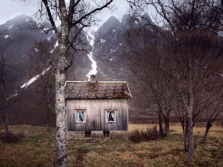 Атмосфера севера: одинокие опустевшие дома на снимках норвежского фотографа
