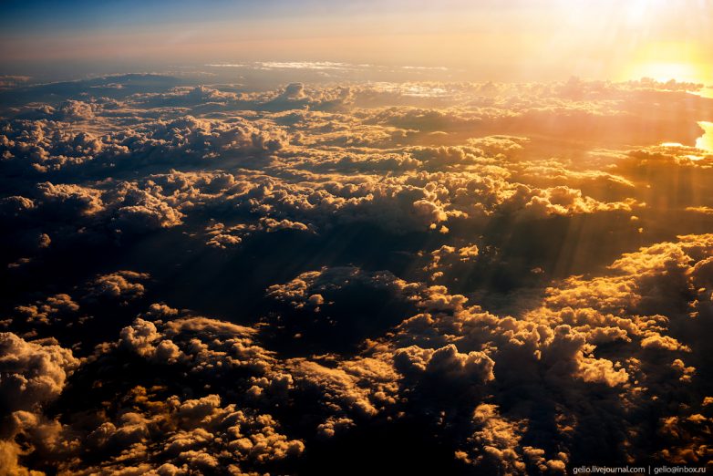 За окном самолёта: подборка фантастических фото, сделанных в небе