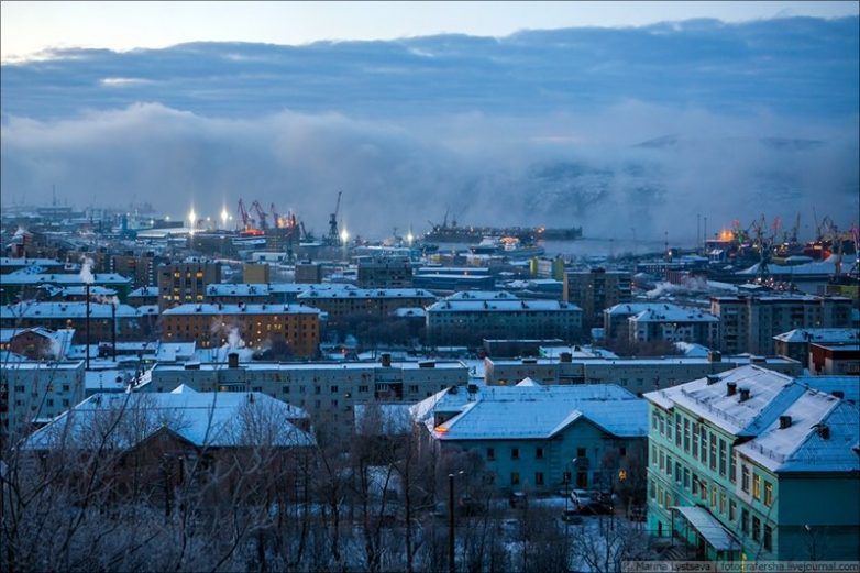 Алёша, луна и мороз -18: фотопрогулка по зимнему Мурманску