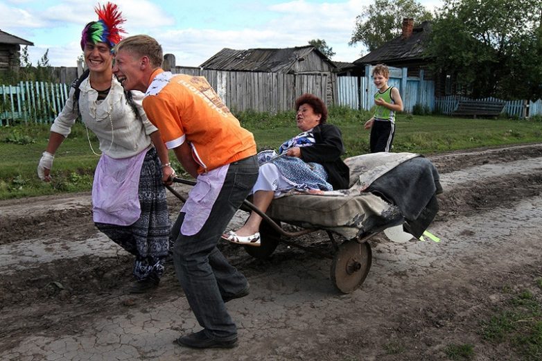 Свадьба без гламура: потрясающий фотопроект об одном из главных торжеств в жизни российской глубинки