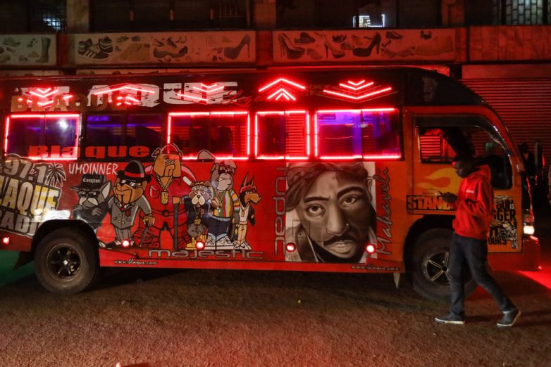Средство передвижения или произведение искусства? Инопланетный общественный транспорт Кении