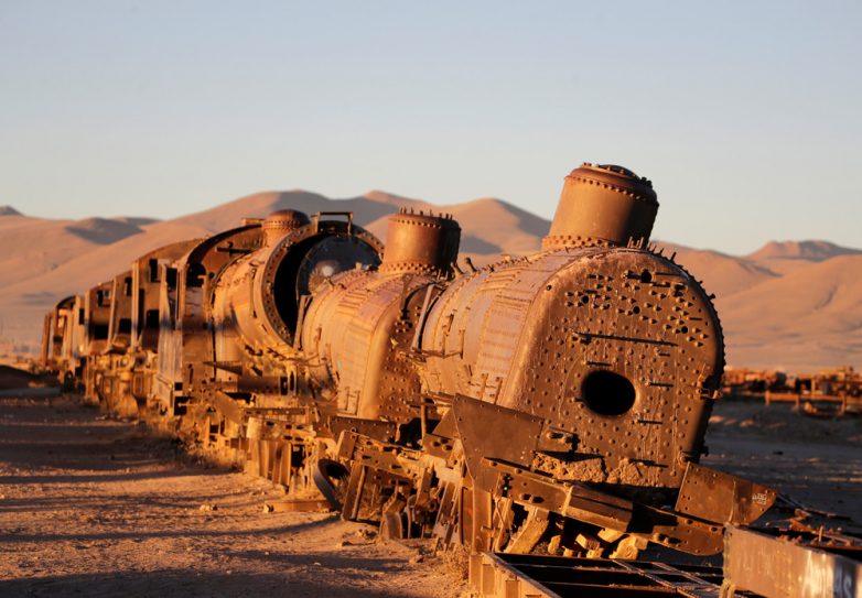 Уникальное кладбище поездов в Боливии