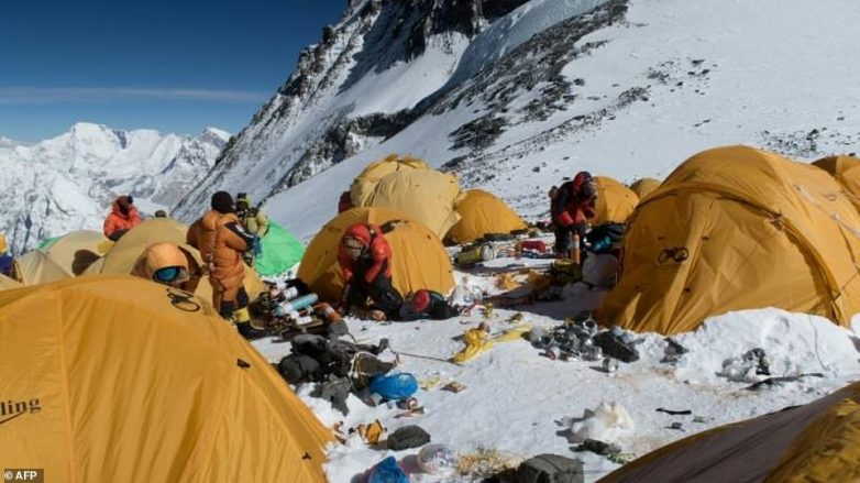 Как Эверест превратился в самую высокогорную помойку мира