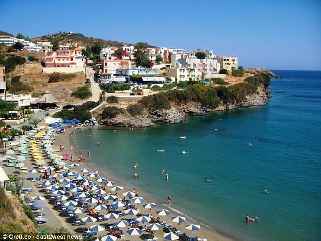 У берегов Крита российскую туристку вынесло на надувном матрасе в открытое море