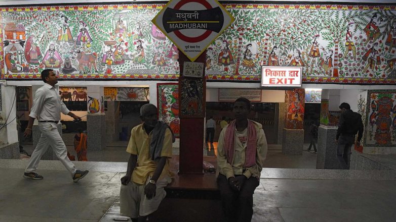 Как художники преобразили самую грязную ж/д станцию в Индии