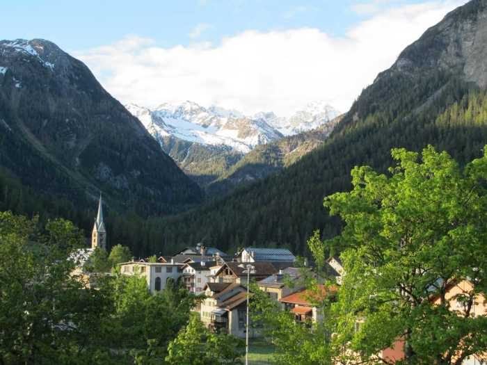 Почему власти запретили фотографировать окрестности швейцарской деревушки Бергюн