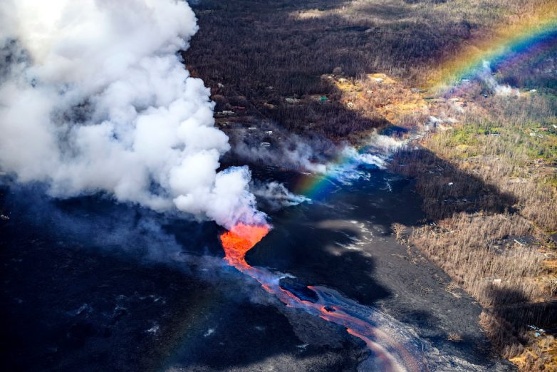 Завораживающие кадры гавайского вулкана Килауэа, изрыгающего пламя