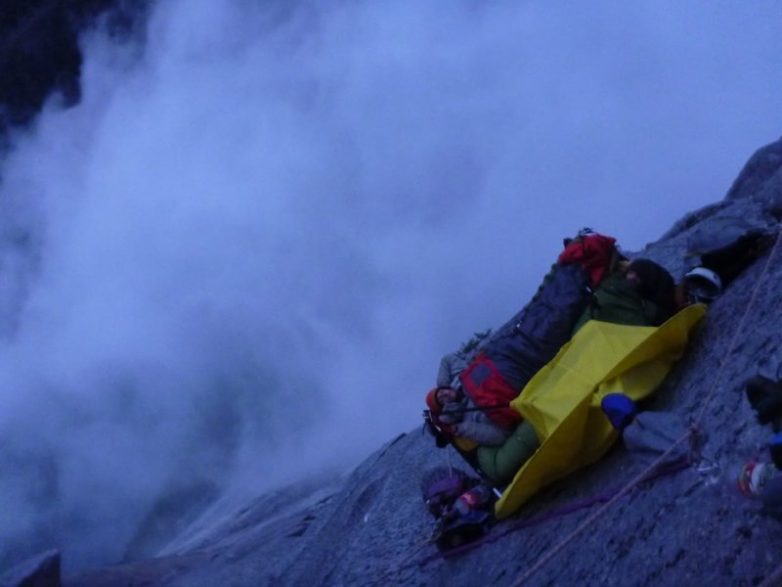 Лучше гор могут быть только скалы, или Как спят альпинисты