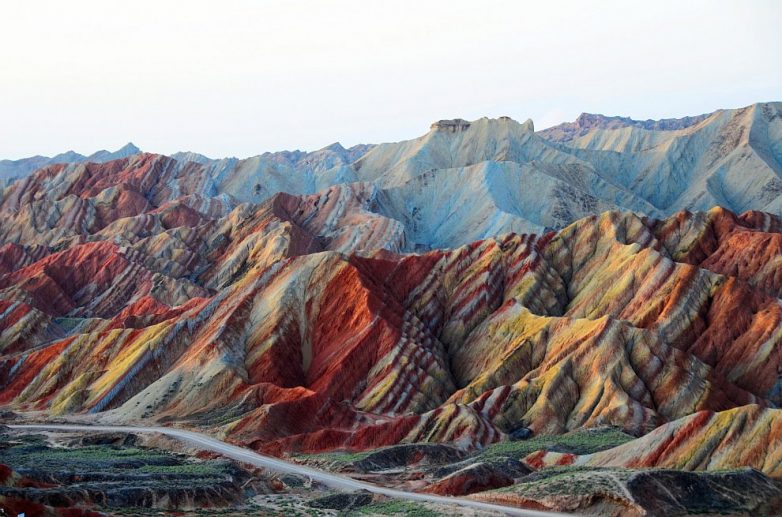 Чудо природы: разноцветные горы Китая