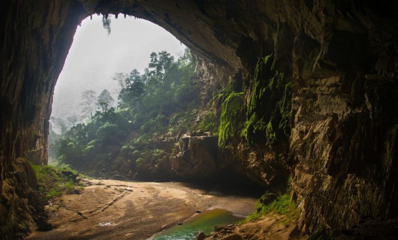 Увлекательная прогулка по самой большой пещере мира