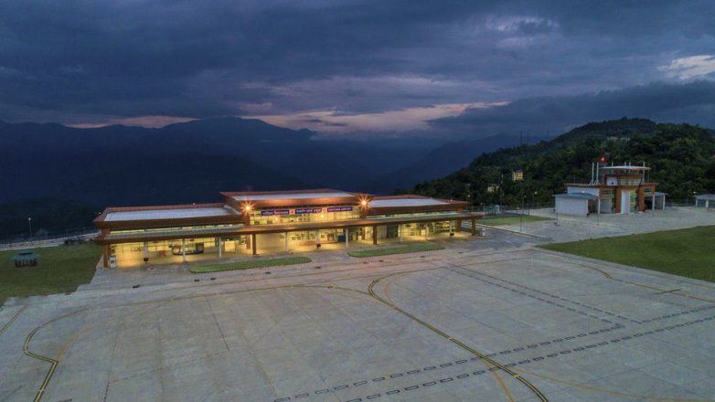 В Гималаях открылся, возможно, самый красивый аэропорт в мире
