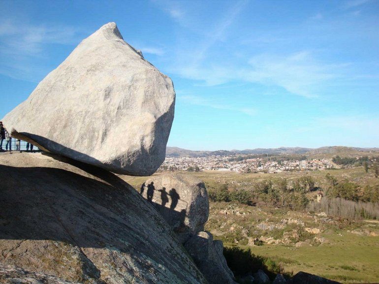 Тайна удивительного камня в Аргентине, который почему-то не падает
