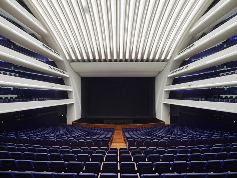Оперный театр: архитектурная достопримечательность Валенсии