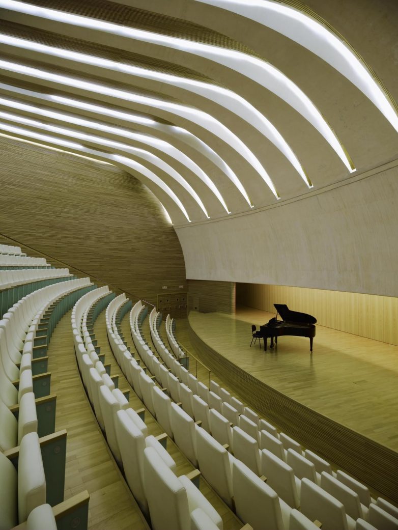 Оперный театр: архитектурная достопримечательность Валенсии