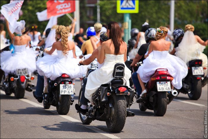 Самые необычные парады и флешмобы в России