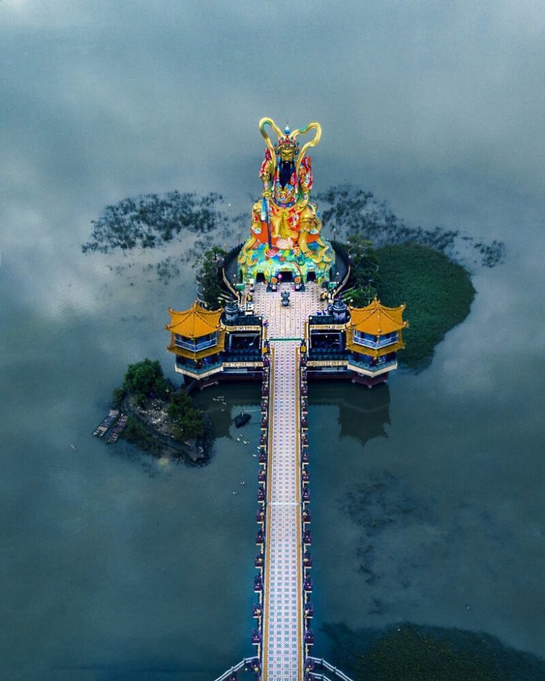 Взгляд сверху: самые необычные священные места Азии