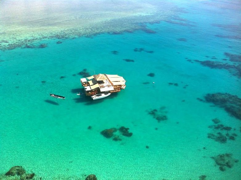 «Облако № 9»: плавучий бар на Фиджи