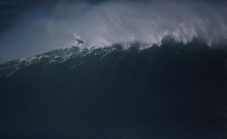 Лучше волн могут быть только волны! Серфингисты в Португалии