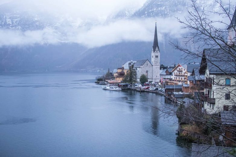 Сказочный городок в Австрии изнывает от нашествия инстаграмщиков