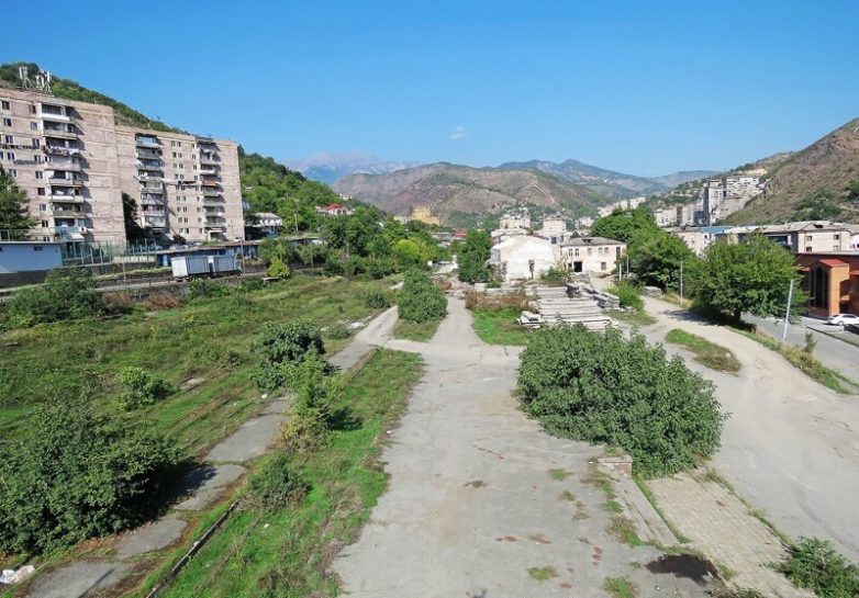 Скребущий небеса: город Капан, Армения