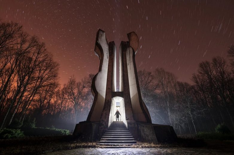 Заброшенные памятники советской эпохи