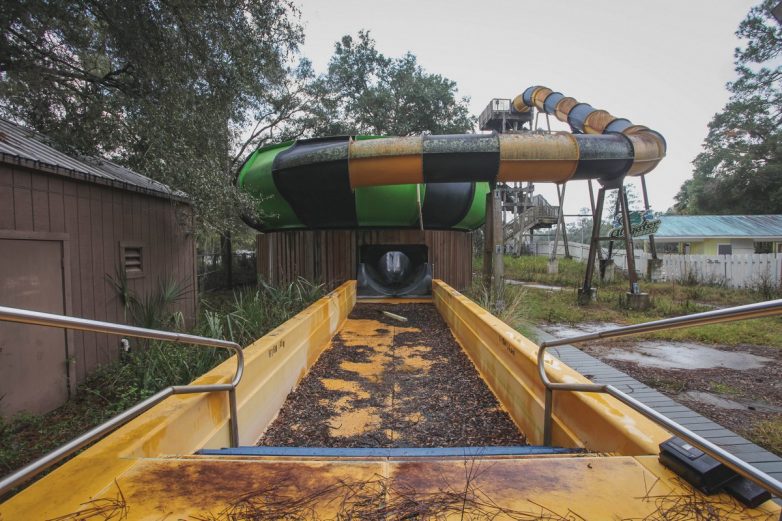 Жутковатый заброшенный тематический аквапарк во Флориде