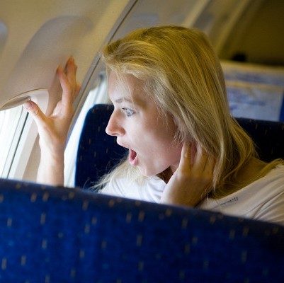 Стюардесса рассказала шокирующую правду о самых грязных местах в самолёте
