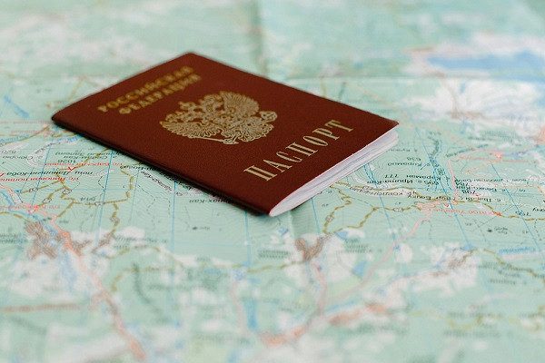 Брать ли с собой российский паспорт при путешествиях за границу