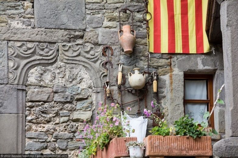 Тревел-блогер путешествует по каталонскому Рупиту