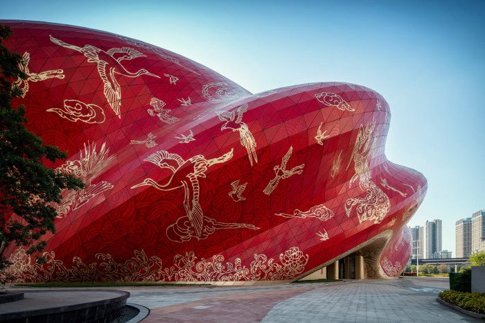 Архитектурное чудо: в Китае открылся театр, напоминающий складки струящегося шёлка