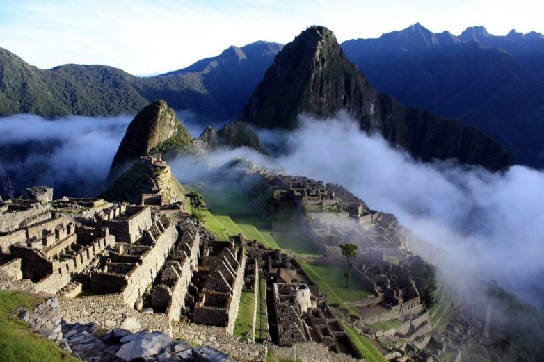 Уникальные достопримечательности Перу, Мексики и Исландии, которые привлекают толпы туристов